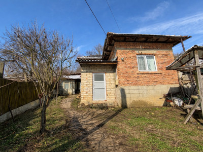 Casa Batraneasca la 8 km de Topoloveni