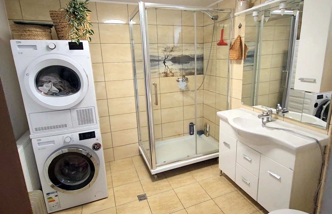 Vila 290mp + 4 spatii comerciale/depozitare, teren 1401 mp, acces DN1