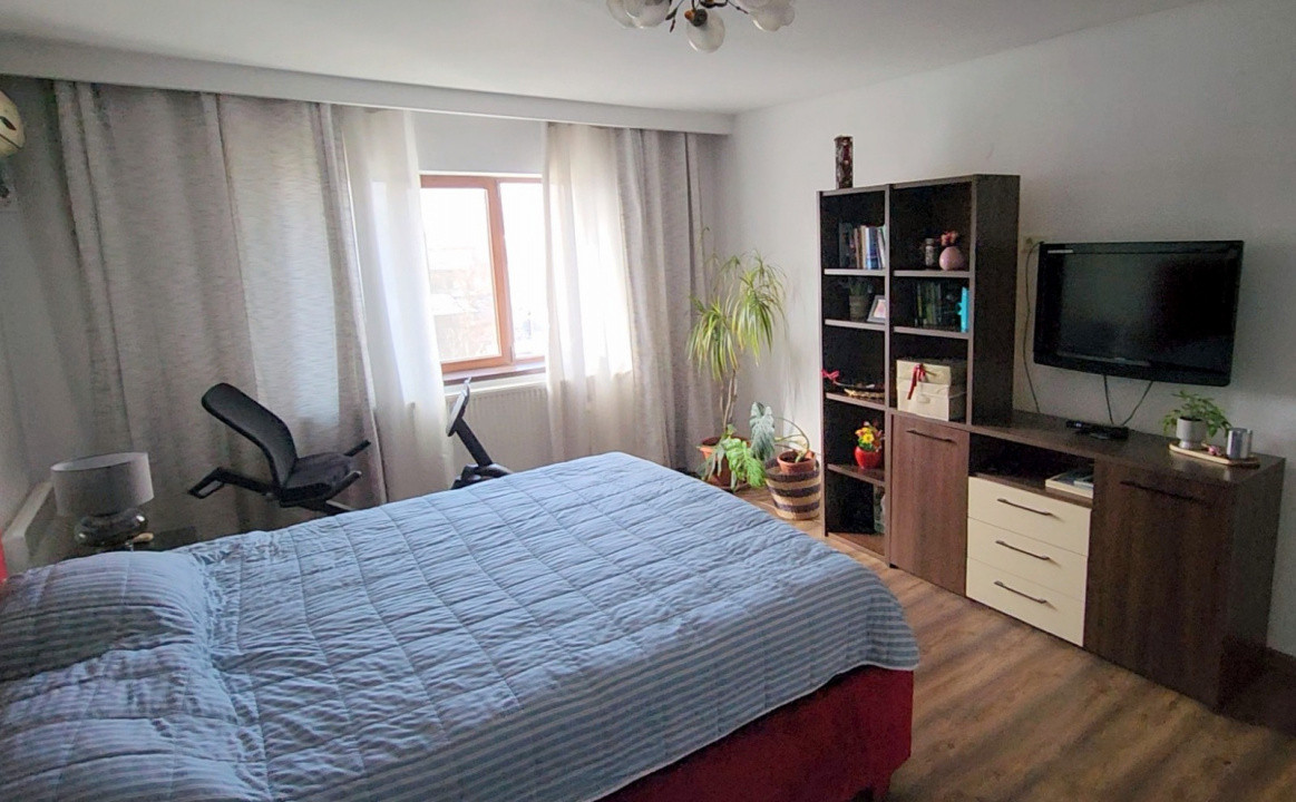 Vila 290mp + 4 spatii comerciale/depozitare, teren 1401 mp, acces DN1