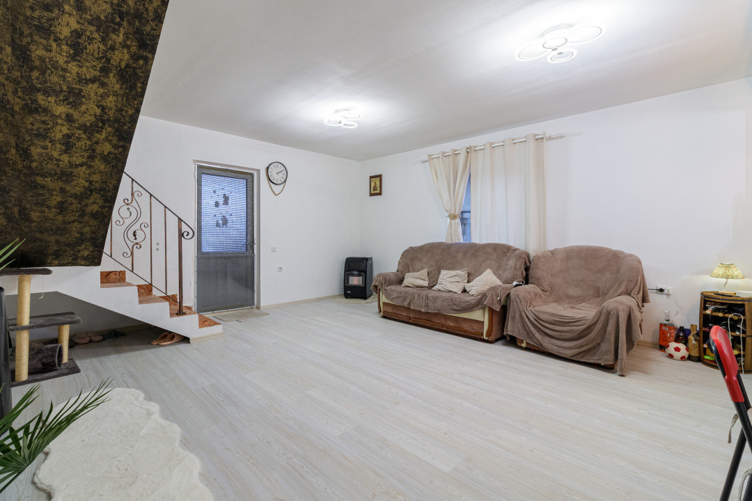 Casa 3 camere Dragomiresti strada principala