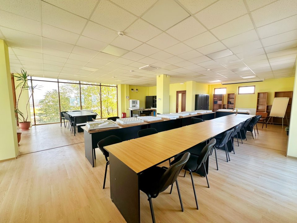 Spațiu premium pentru clinici și companii – eficiență energetică cu panouri foto