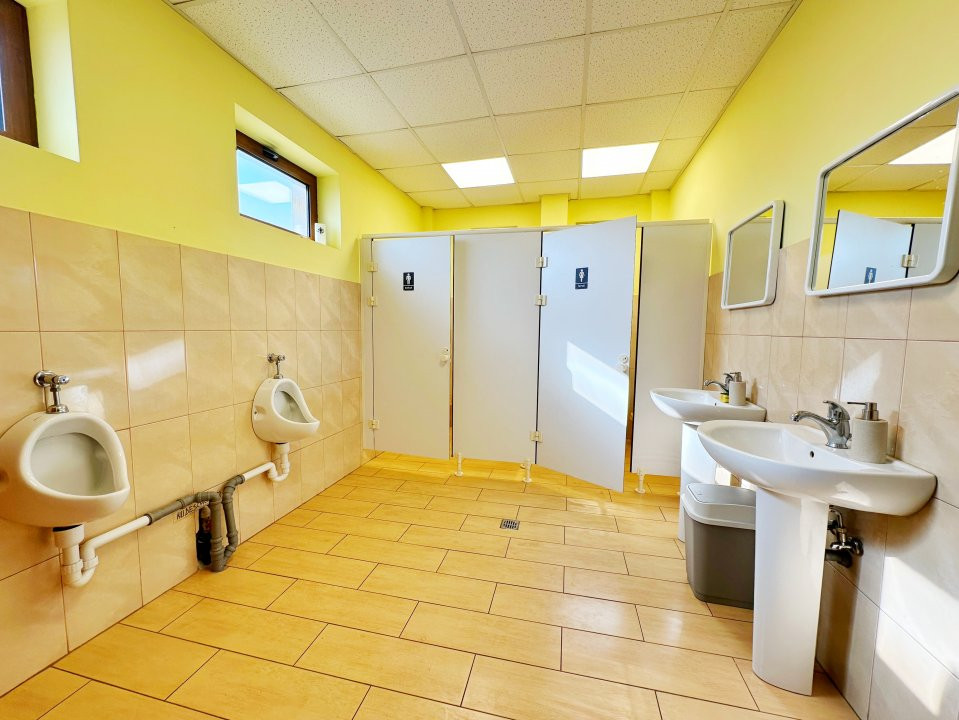 Spațiu premium pentru clinici și companii – eficiență energetică cu panouri foto