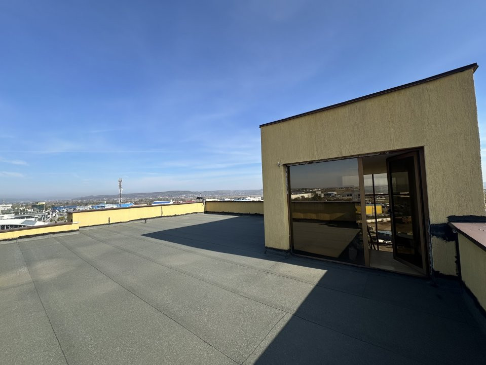 Spațiu premium pentru clinici și companii – eficiență energetică cu panouri foto