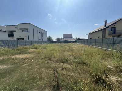 Teren imprejmuit + gard intre case zona Magic Trivale