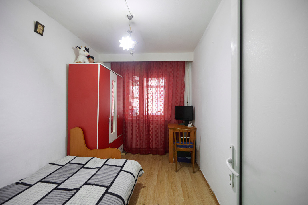 Apartament 3 Camere Trivale, strada Bradului- etaj 1, 