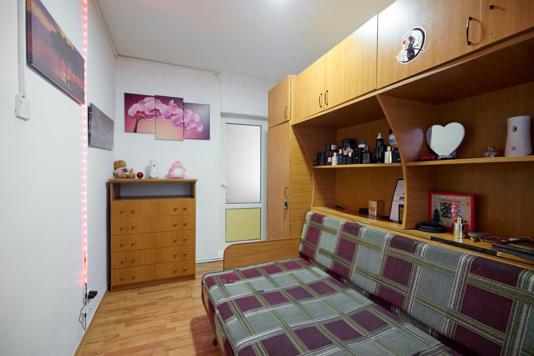 Apartament 3 Camere Trivale, strada Bradului- etaj 1, 