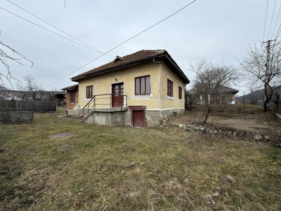 Casa+Teren intravilan 2.056 mp – dubla deschidere – DN Pitesti–Campulung-Arges!