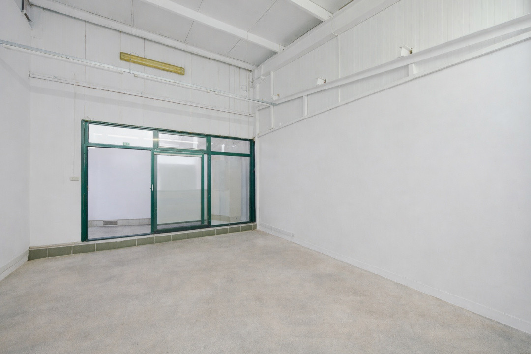 Hala industriala / spatiu comercial – VANZARE – DN 65B – Bradu-Pitesti!