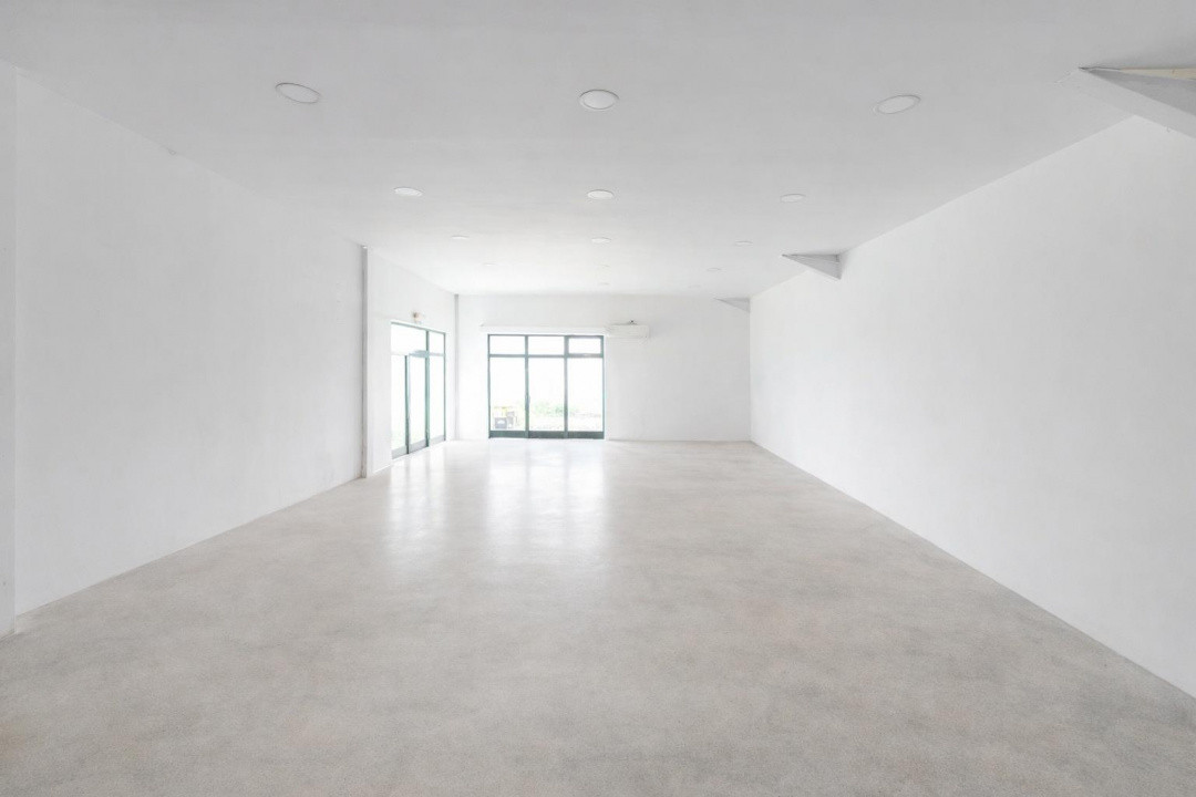 Hala | Spațiu comercial Bradu – vizibilitate ridicată, acces autostrada rapid