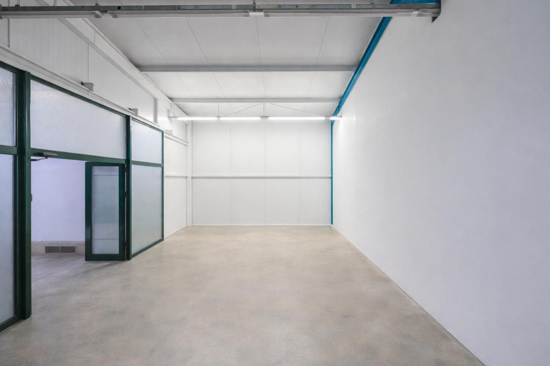 Hala | Spațiu comercial Bradu – vizibilitate ridicată, acces autostrada rapid