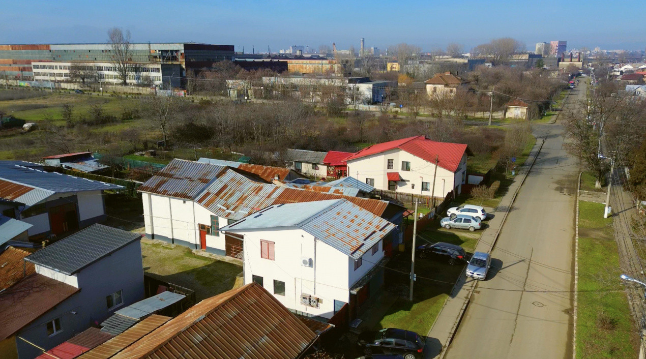 Spațiu Comercial: Vila 290mp + 4 spatii comerciale/depozitare