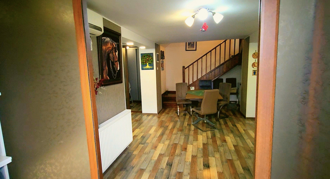 Spațiu Comercial: Vila 290mp + 4 spatii comerciale/depozitare