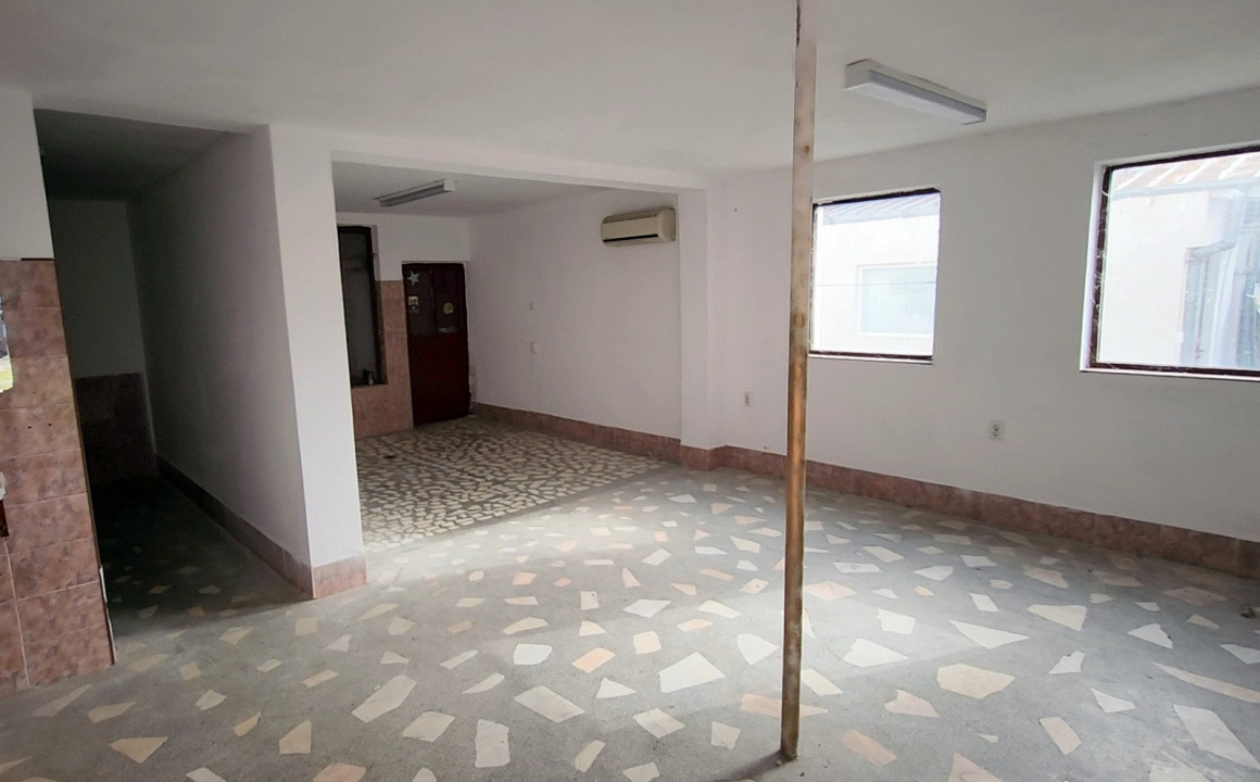 Spațiu Comercial: Vila 290mp + 4 spatii comerciale/depozitare