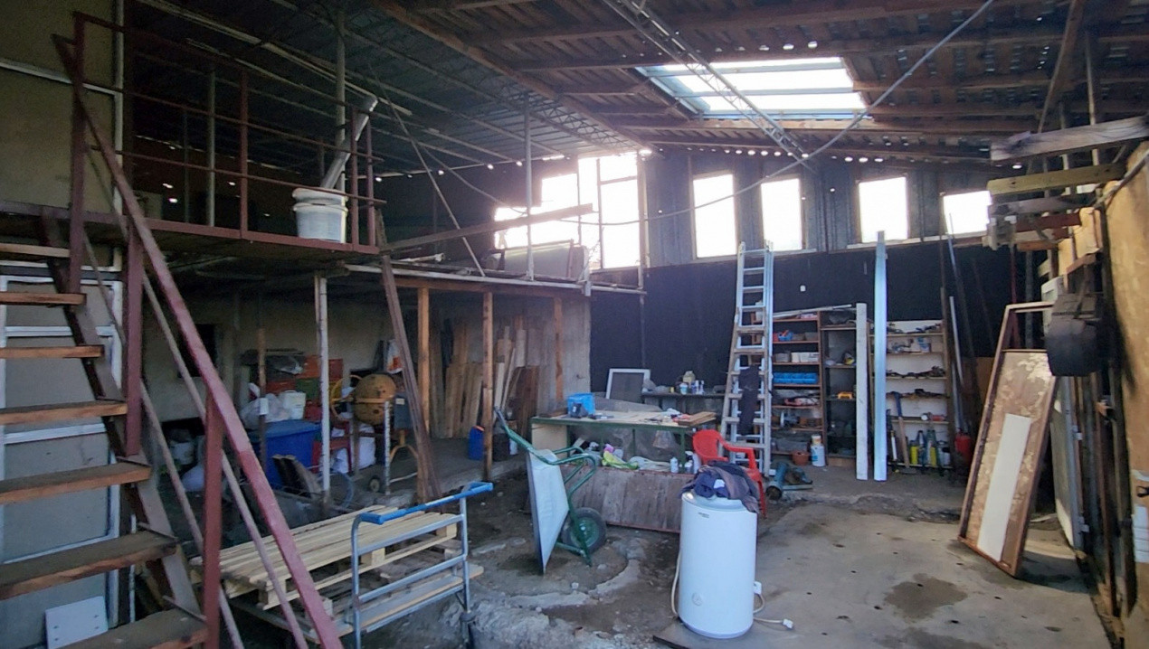 Spațiu Comercial: Vila 290mp + 4 spatii comerciale/depozitare