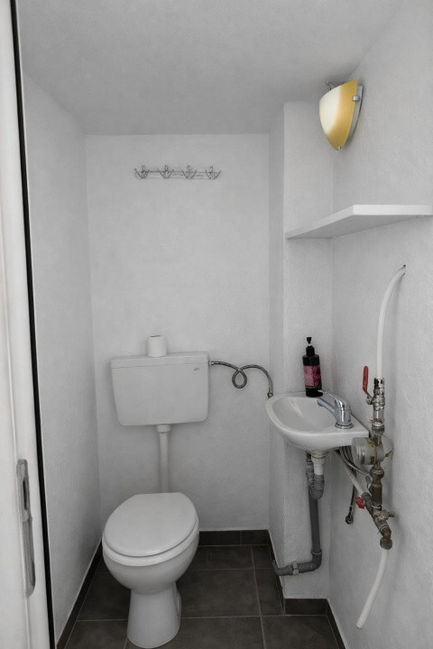 Spatiu comercial 62 mp, Calea Bucureti, stradal, vad comercial