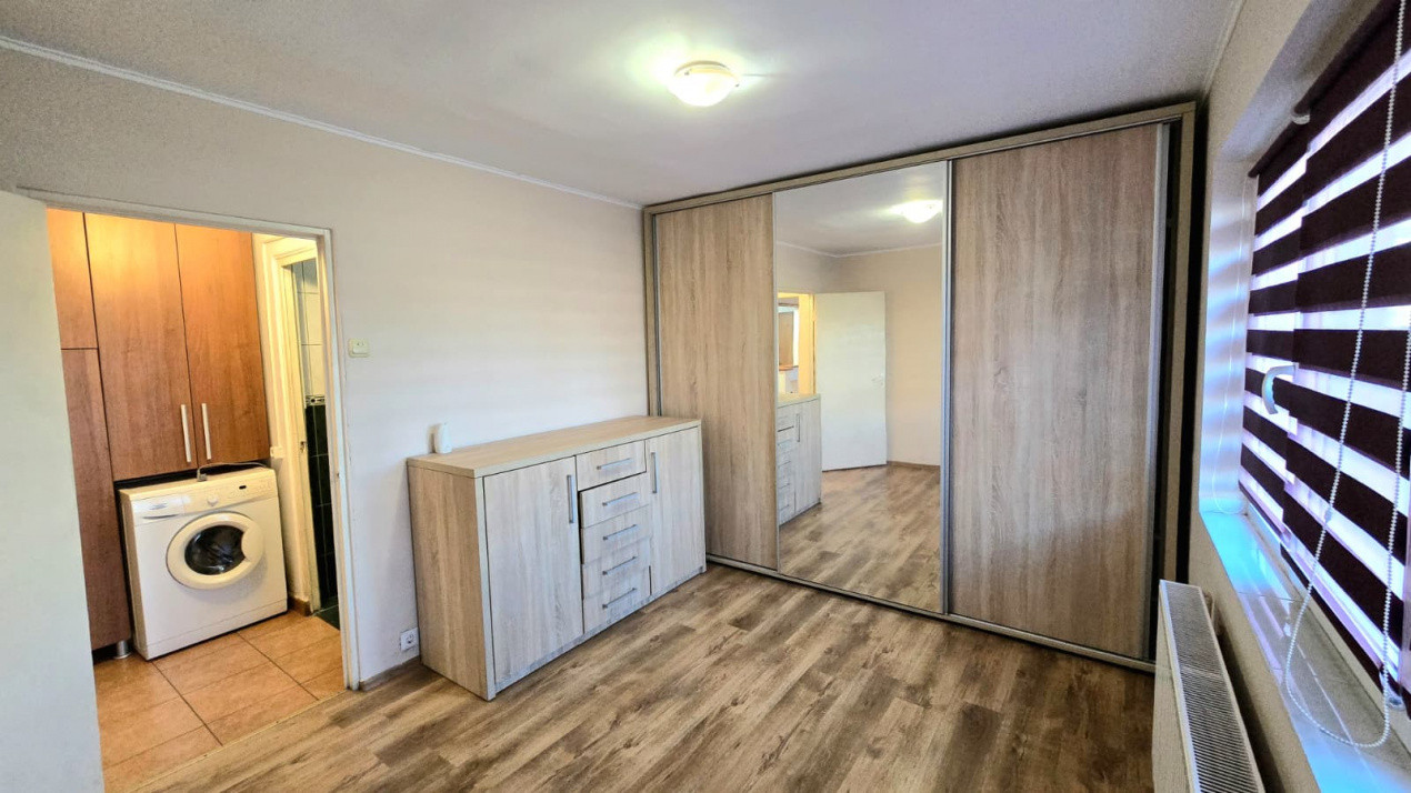 De închiriat apartament 3 camere Micro 16 Parter