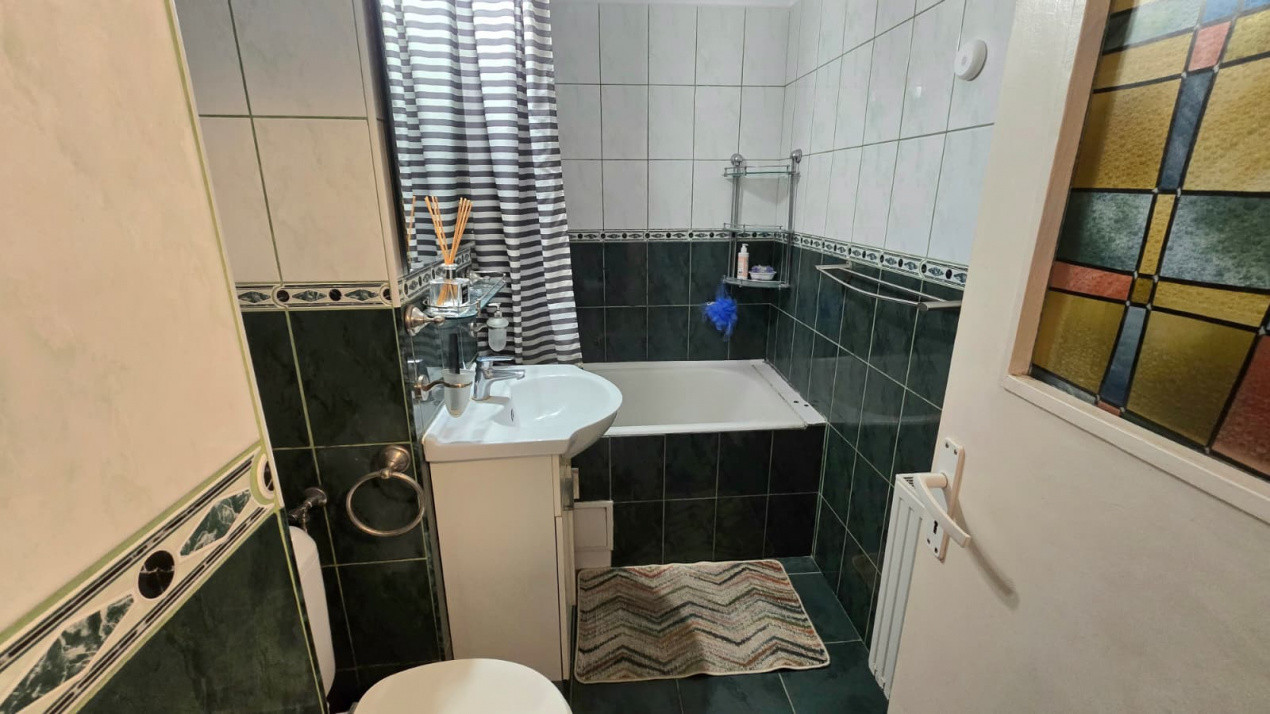 De închiriat apartament 3 camere Micro 16 Parter