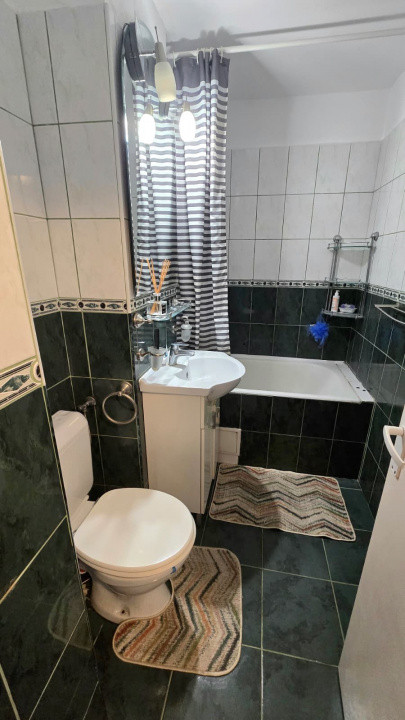De închiriat apartament 3 camere Micro 16 Parter