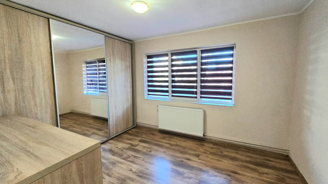 De închiriat apartament 3 camere Micro 16 Parter