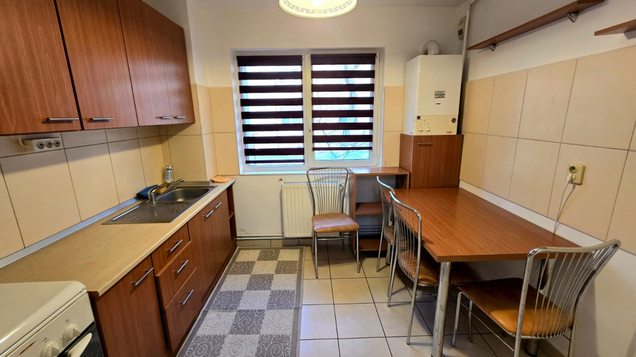 De închiriat apartament 3 camere Micro 16 Parter