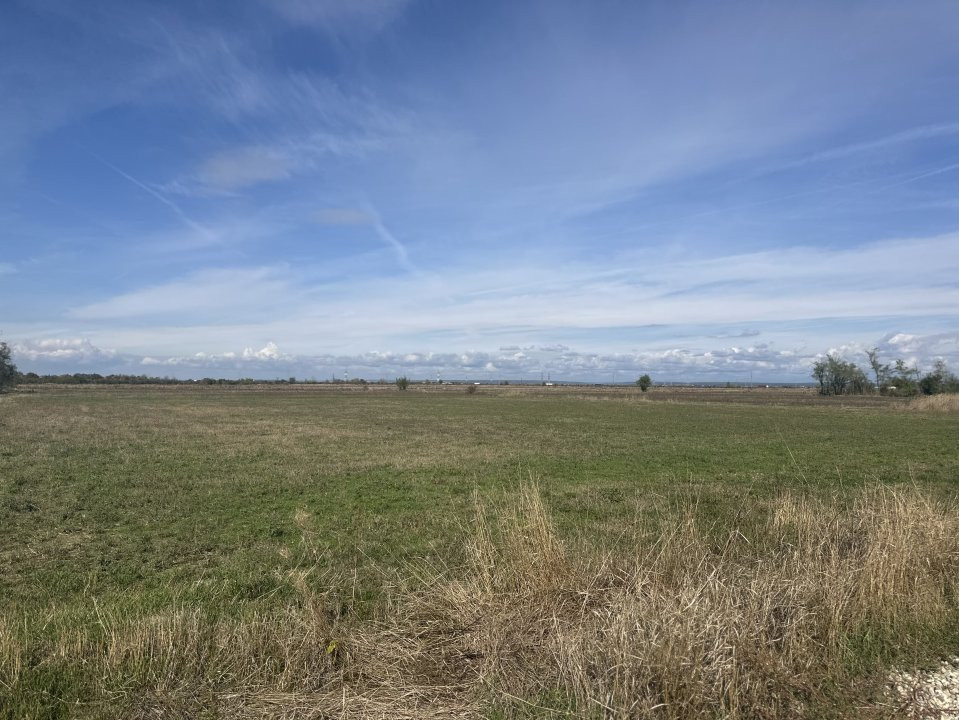 Teren intravilan 3700 mp la 28 km de Pitesti  - zona linistita