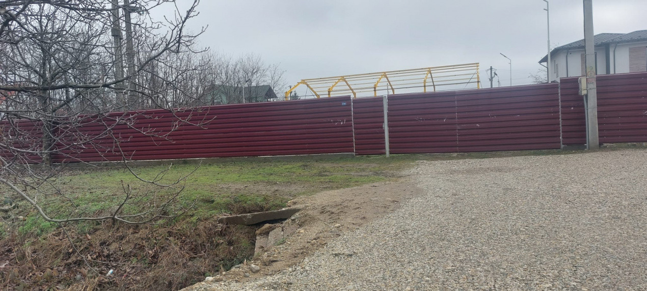 TEREN INTRAVILAN + ANEXA  TIP  HALA