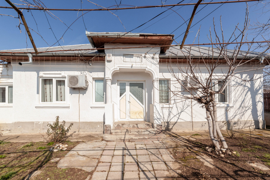 Casa parter + 3.055 mp teren in Costesti
