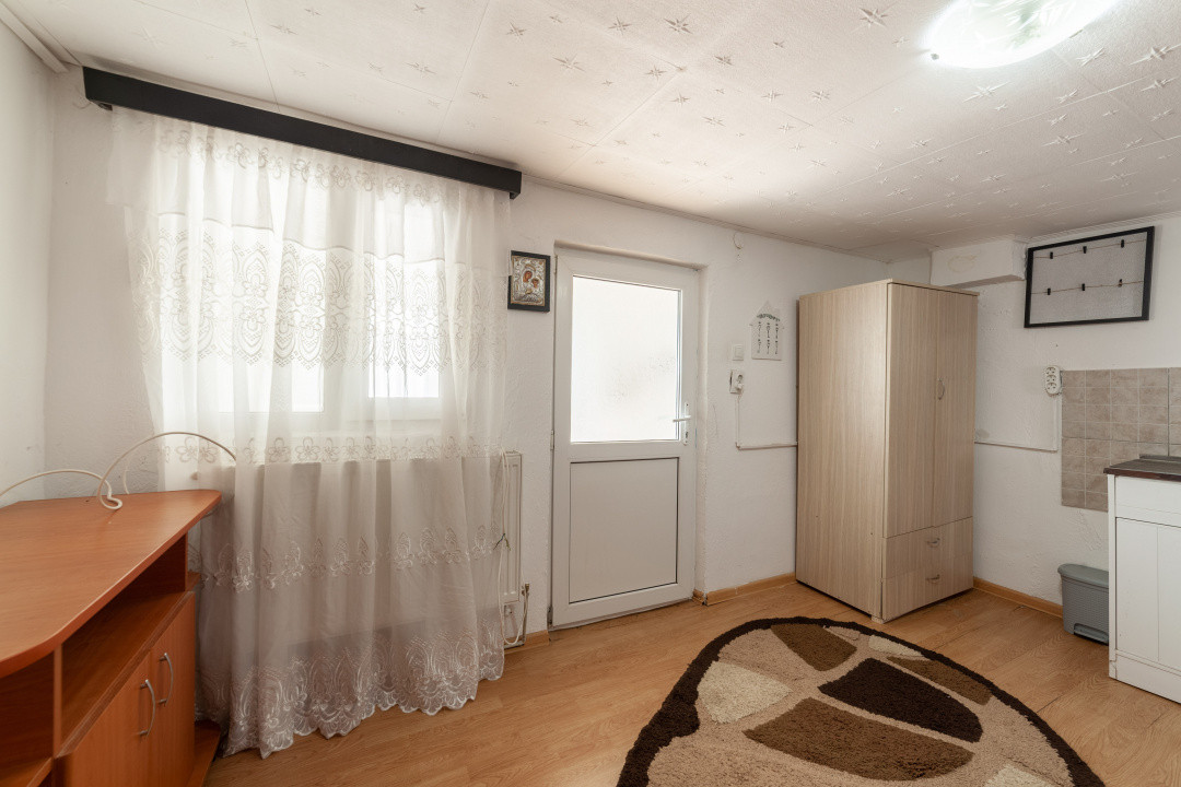 Casa parter + 3.055 mp teren in Costesti