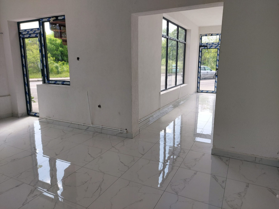  DE INCHIRIAT - renovat - parter si etajul 1 - stradal 