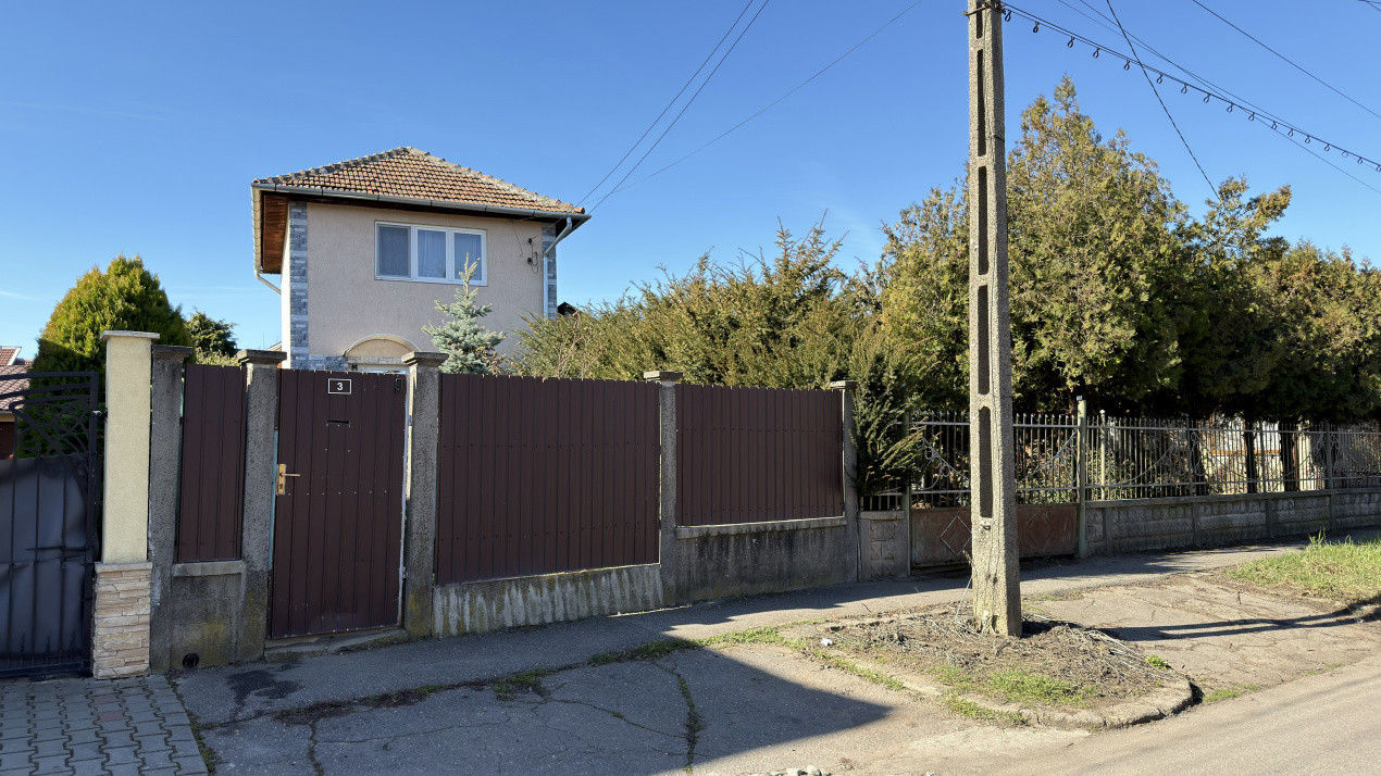 Casă 2 camere P+1 , Teren 191 mp - Str. Șoimului - Carei