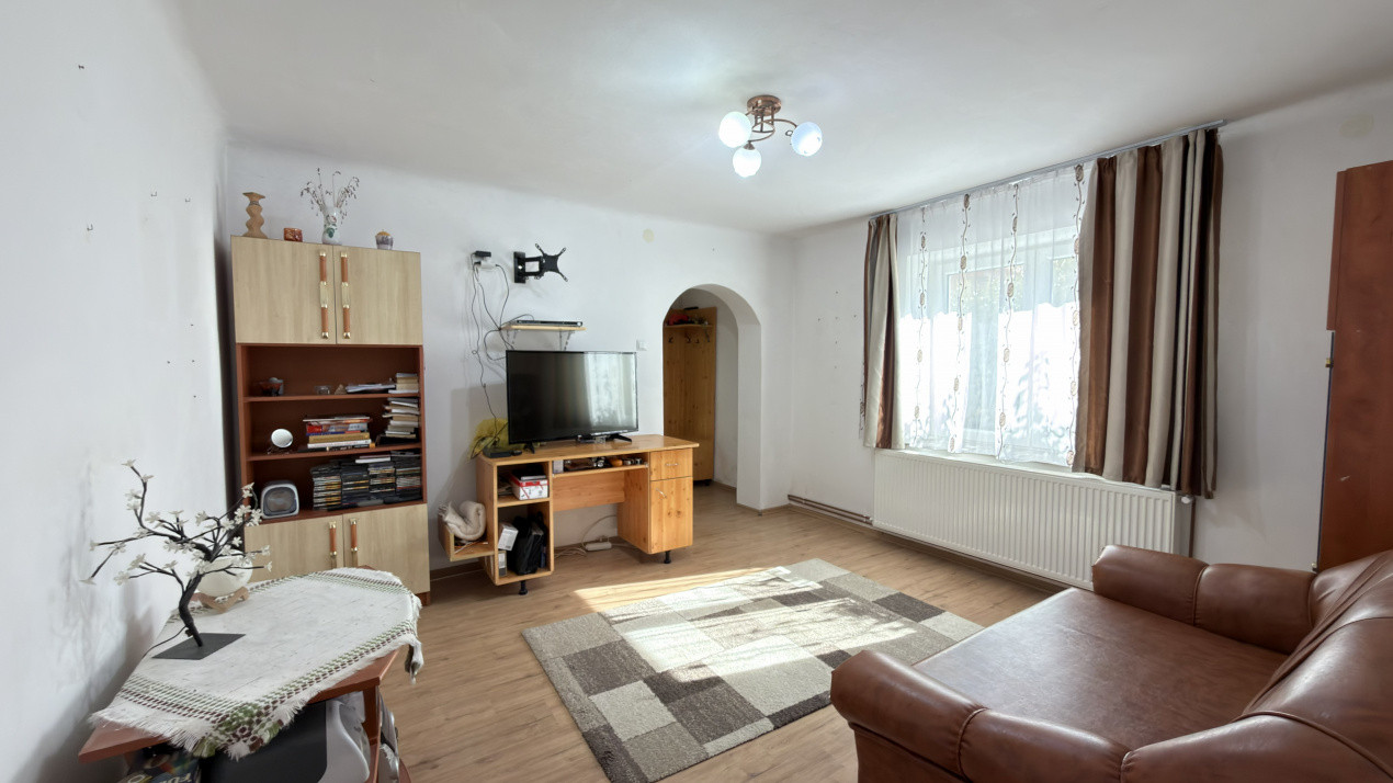 Casă 2 camere P+1 , Teren 191 mp - Str. Șoimului - Carei