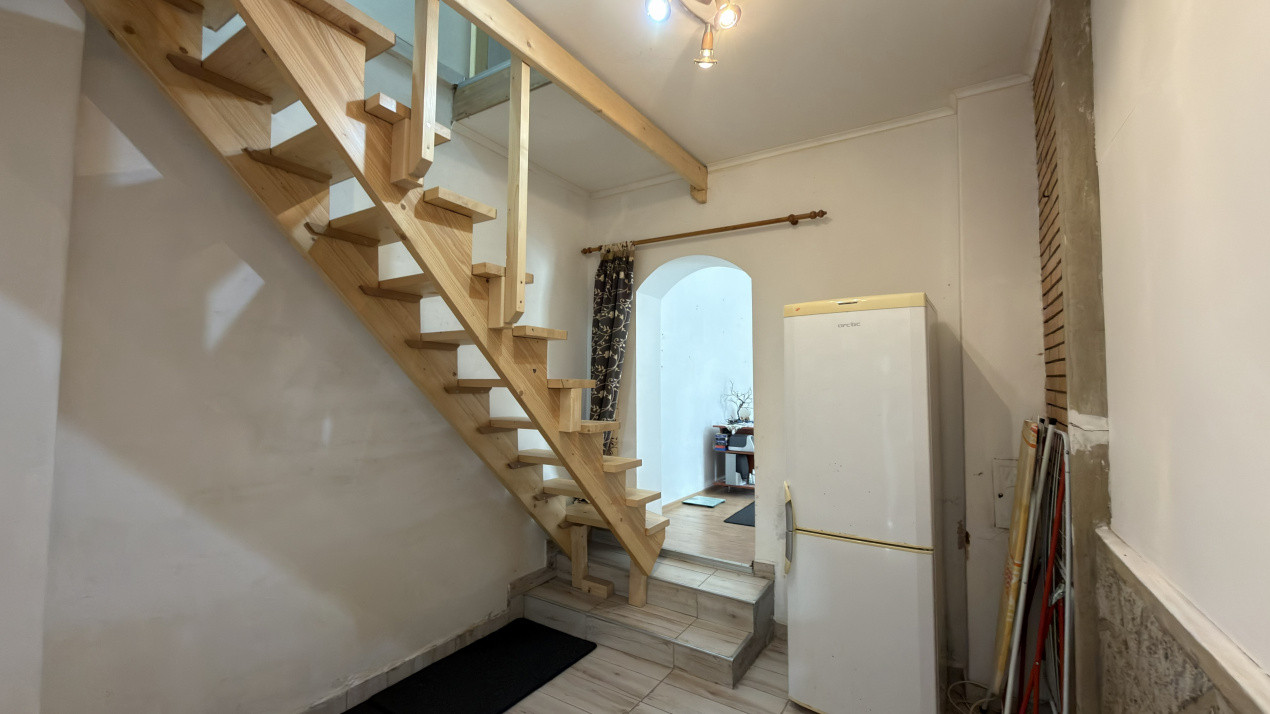 Casă 2 camere P+1 , Teren 191 mp - Str. Șoimului - Carei