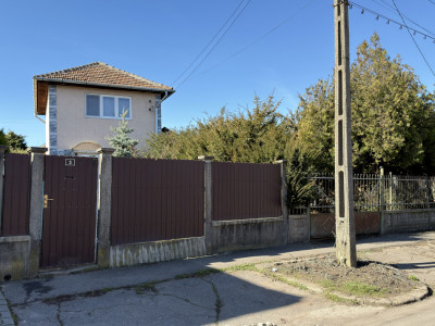 Casă 2 camere P+1 , Teren 191 mp - Str. Șoimului - Carei