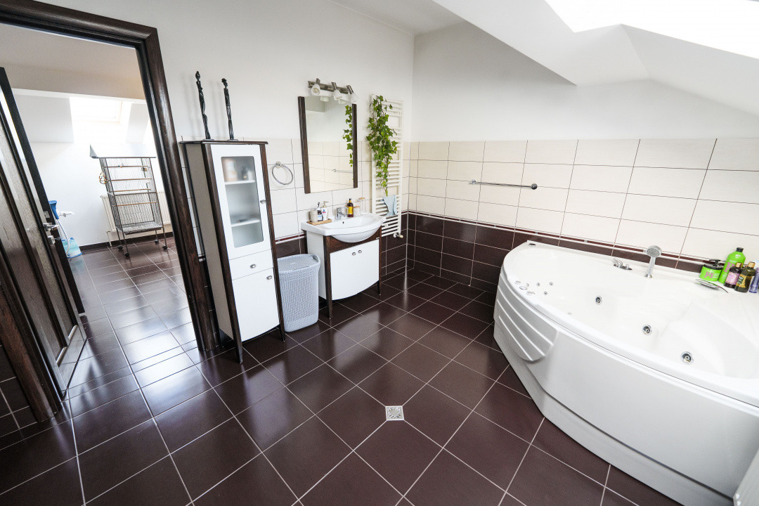 Vila eleganta S+P+M, piscina acoperita, teren 875 mp – zona Ford/Cassia Park