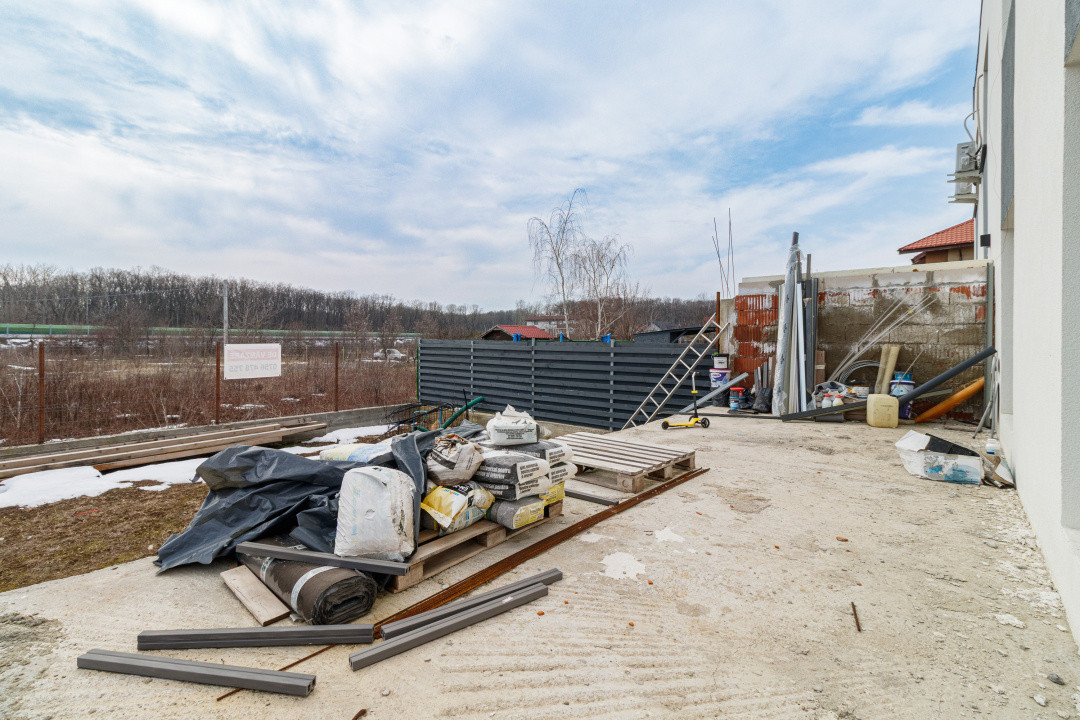 Casa Corbeanca P+1 cu 3 dormitoare si curte generoasa, terasa si loc de parcare