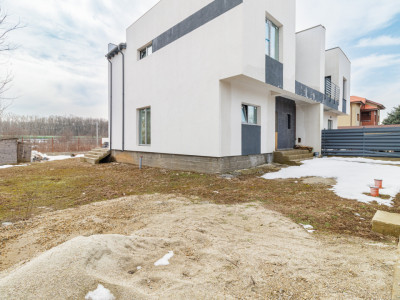 Casa Corbeanca P+1 cu 3 dormitoare si curte generoasa, terasa si loc de parcare