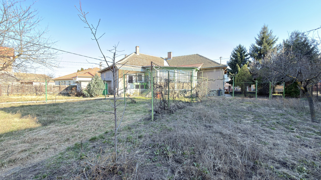 Casă 6 camere cu Teren 950 mp | 2 Fronturi ≈ 61 m | Carei