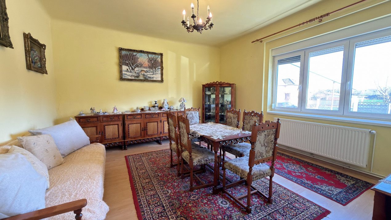 Casă 6 camere cu Teren 950 mp | 2 Fronturi ≈ 61 m | Carei