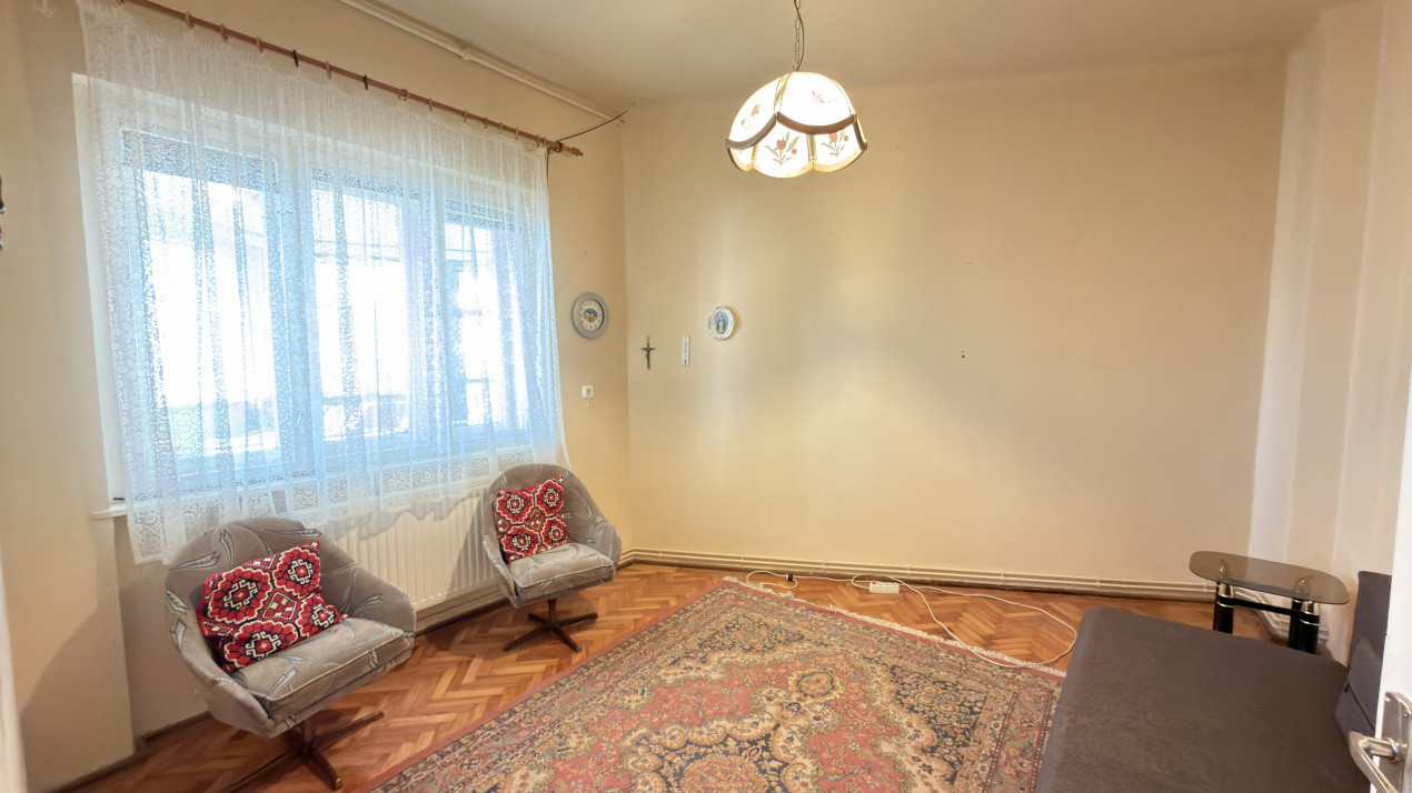 Casă 6 camere cu Teren 950 mp | 2 Fronturi ≈ 61 m | Carei