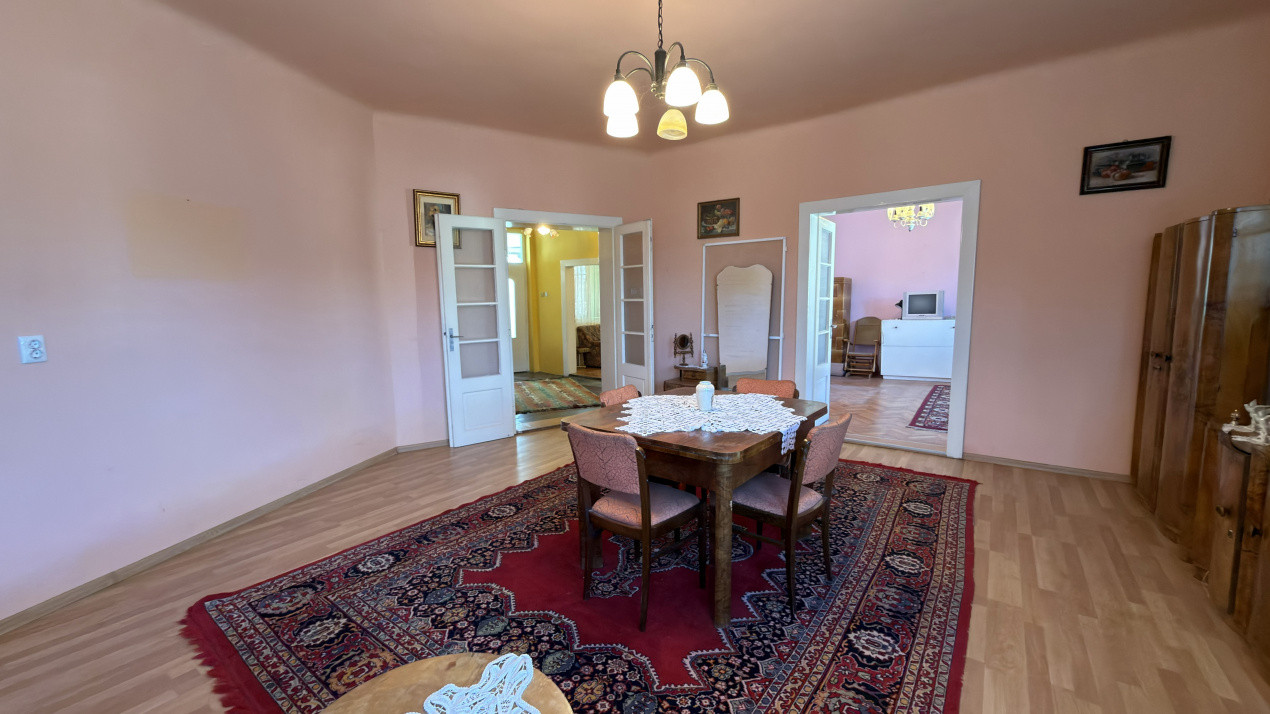 Casă 6 camere cu Teren 950 mp | 2 Fronturi ≈ 61 m | Carei