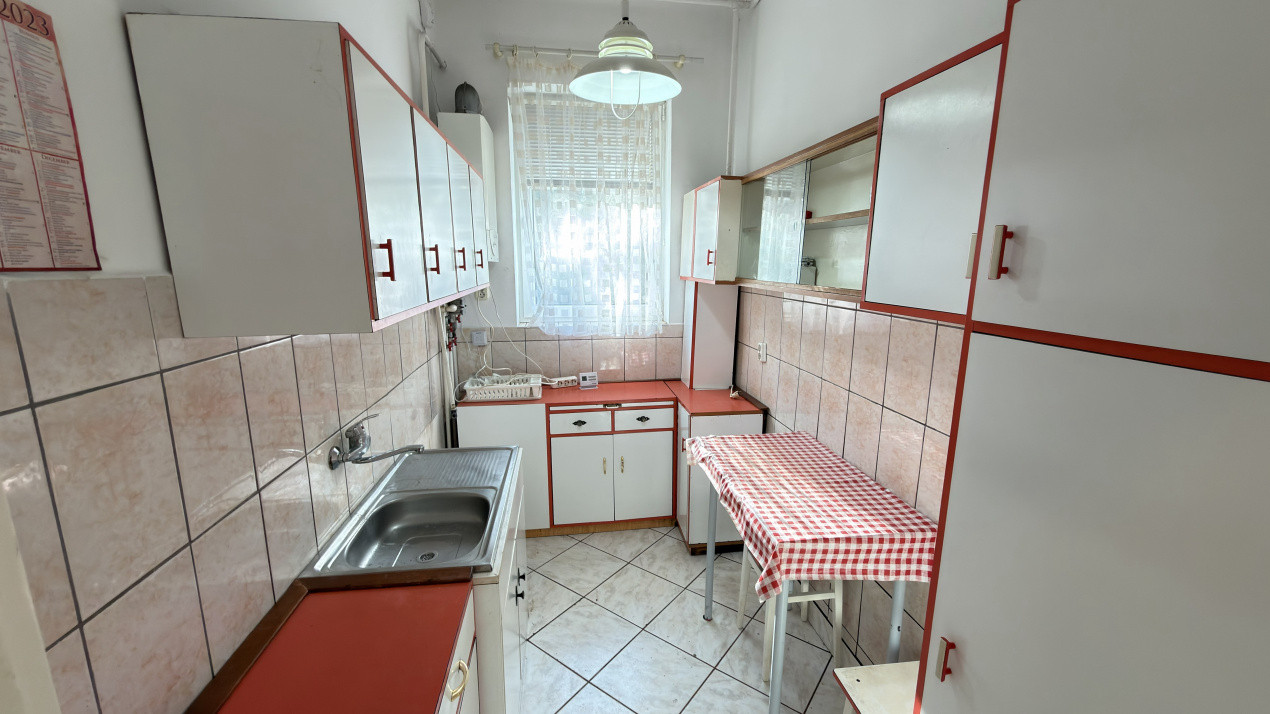 Casă 6 camere cu Teren 950 mp | 2 Fronturi ≈ 61 m | Carei