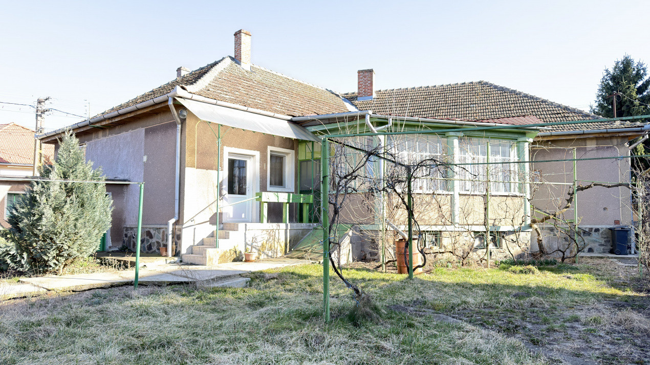 Casă 6 camere cu Teren 950 mp | 2 Fronturi ≈ 61 m | Carei