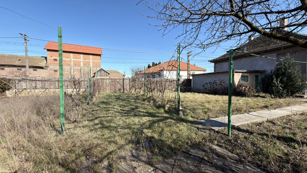 Casă 6 camere cu Teren 950 mp | 2 Fronturi ≈ 61 m | Carei