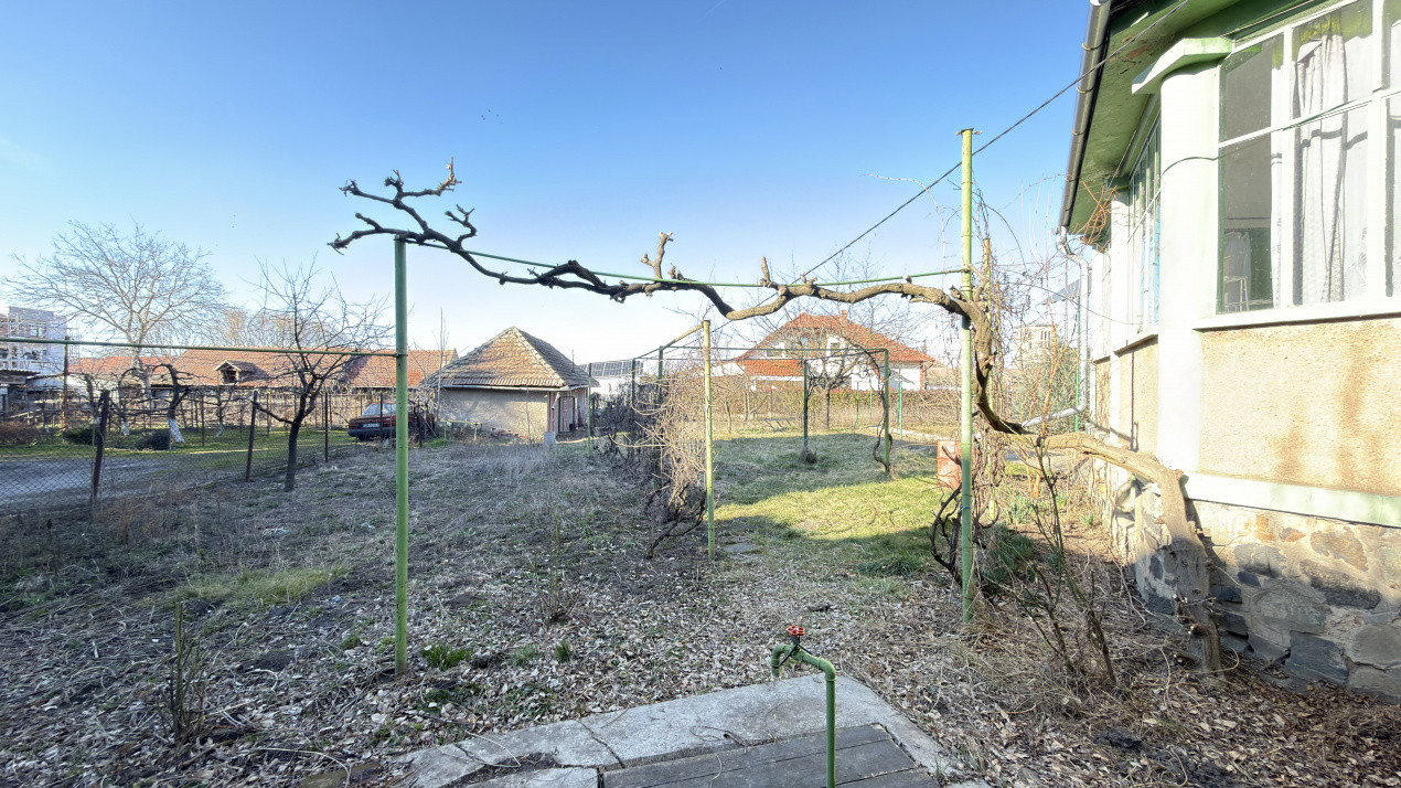 Casă 6 camere cu Teren 950 mp | 2 Fronturi ≈ 61 m | Carei