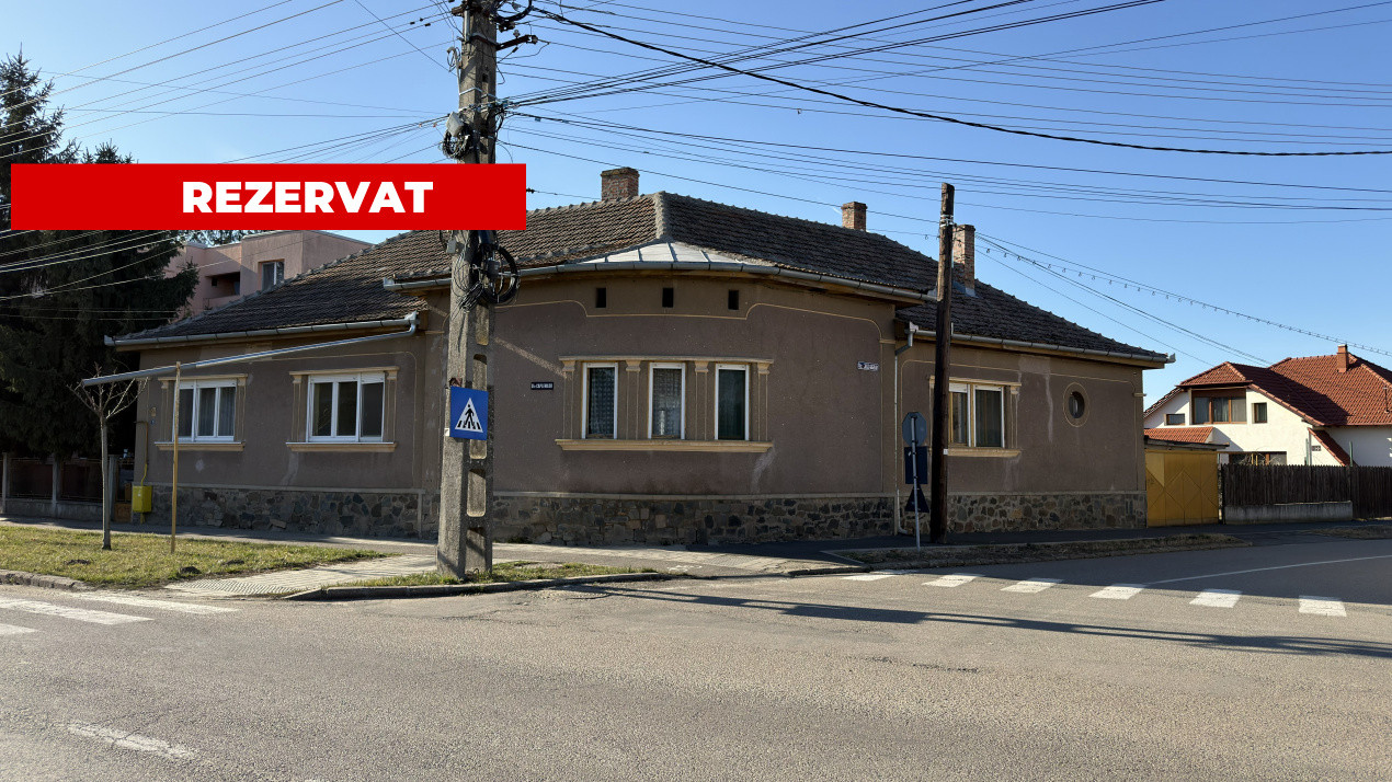 Casă 6 camere cu Teren 950 mp | 2 Fronturi ≈ 61 m | Carei