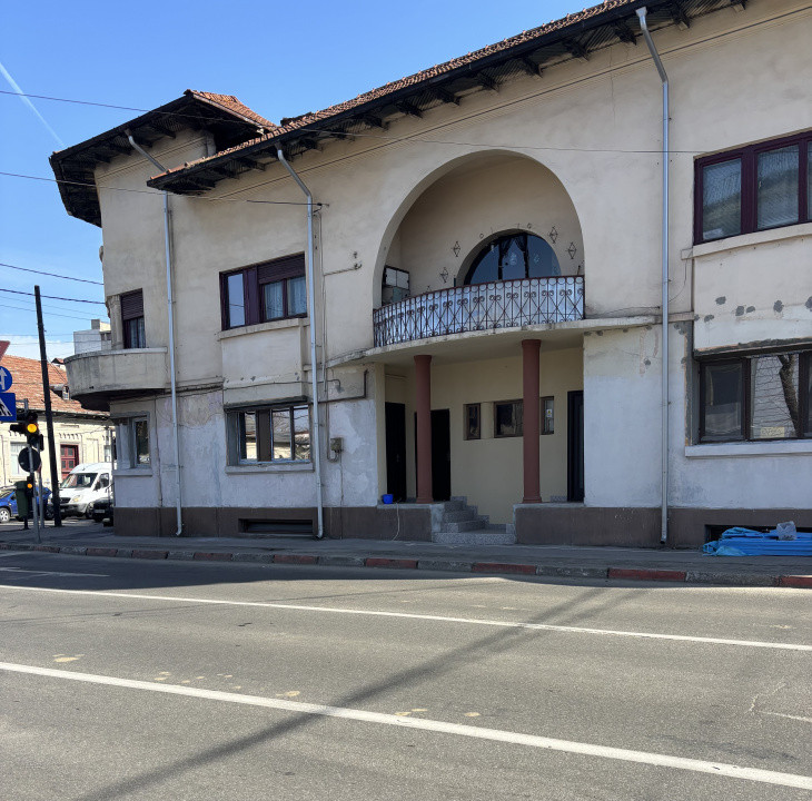 Spațiu birouri / locuință – 181 mp utili, etaj + mansardă în vilă, Centru Piteșt