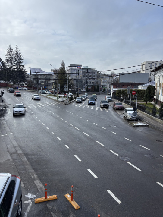 Spațiu birouri / locuință – 181 mp utili, etaj + mansardă în vilă, Centru Piteșt