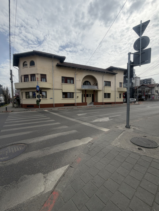 Spațiu birouri / locuință – 181 mp utili, etaj + mansardă în vilă, Centru Piteșt