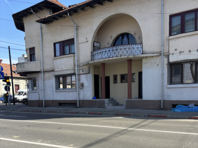 Spațiu birouri / locuință – 181 mp utili, etaj + mansardă în vilă, Centru Piteșt