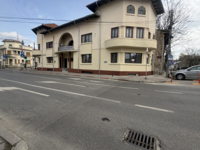 Spațiu birouri / locuință – 181 mp utili, etaj + mansardă în vilă, Centru Piteșt